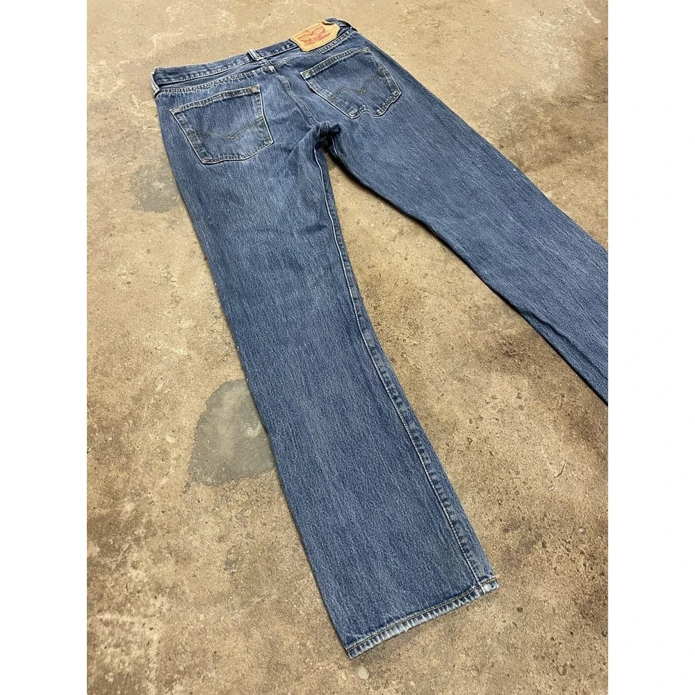 Levis 501 Jeans Mens 33x32 Medium‎ Wash Blue Straight Leg Button Fly Distressed